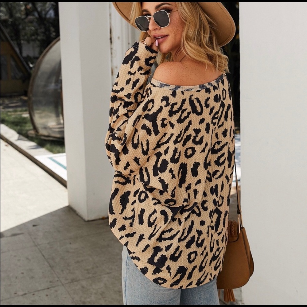 ✨3 LEFT leopard long sleeve✨ - Picture 4 of 4